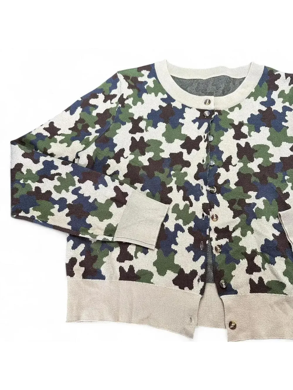 Camo cardigan size M.